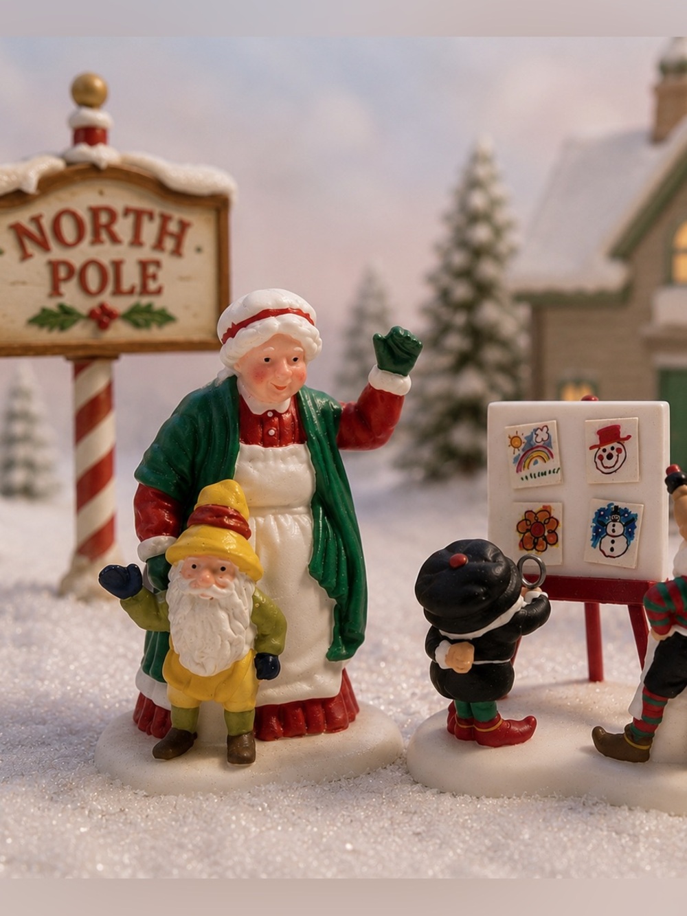 🤶🏼 Department 56 “North Pole” Figurine Set